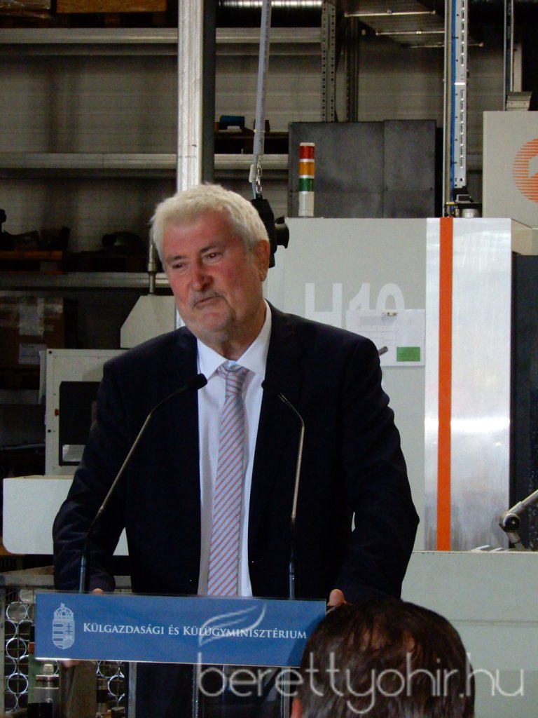 Szijjártó Péter látogatása a Mezei Vill-nél 25